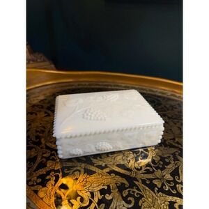 Vintage Westmoreland Paneled Grape Milk Glass‎ Trinket Box